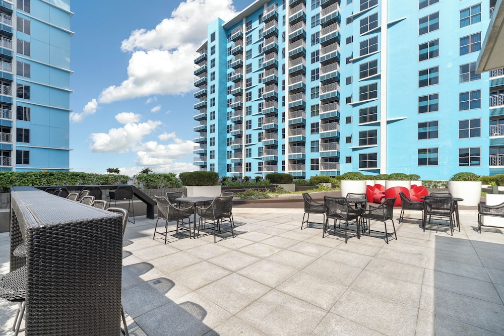 Luxury Staycation beside Okada