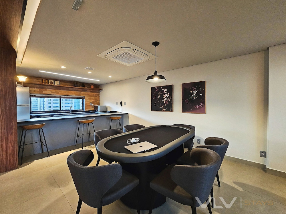 Art Studio by VLV Stays