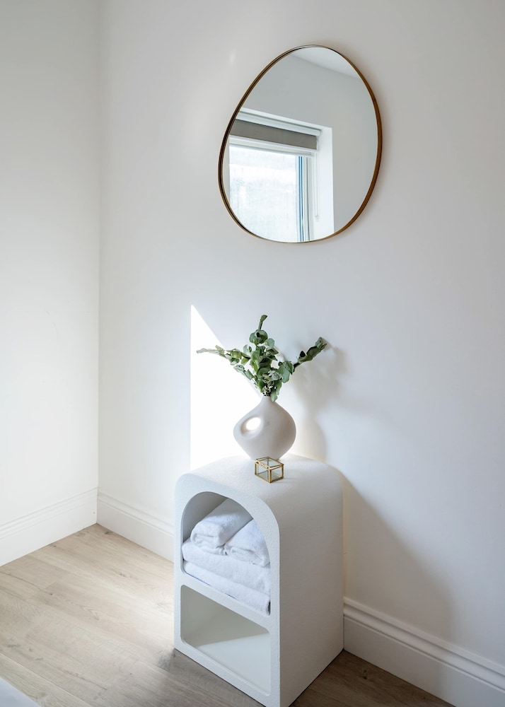 Lords Living -3 bed in Regents Park With Terrace