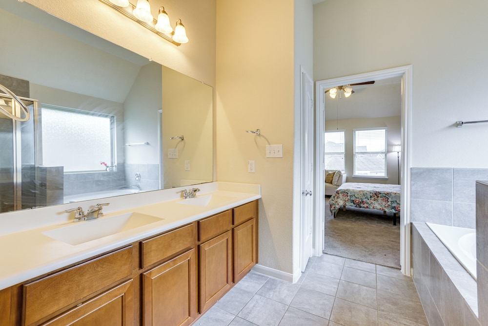Covered Patio & Spacious Yard: Houston Area Home!