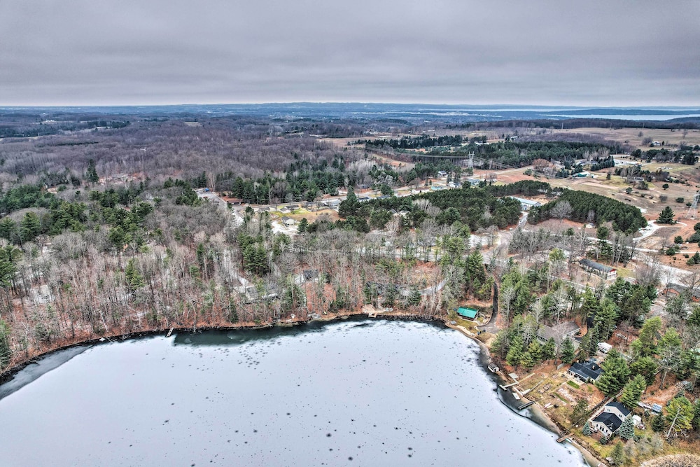 5 Mi to Mt Holiday: Spacious Home w/ Lake Views view 5