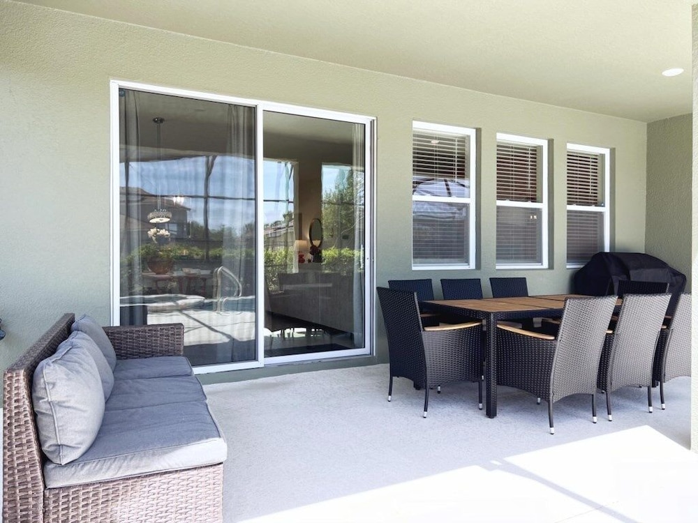 Beautiful 5 Bed Pool Home With Game Room-7543ol 5 Bedroom Home