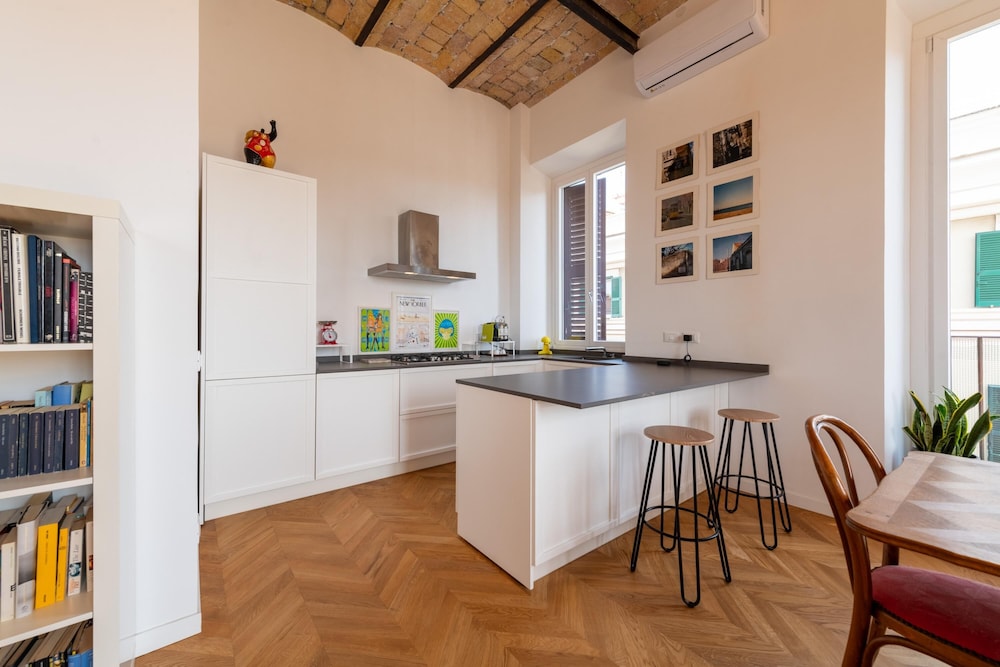 Boho 202 in Rome With 2 Bedrooms and 2 Bathrooms