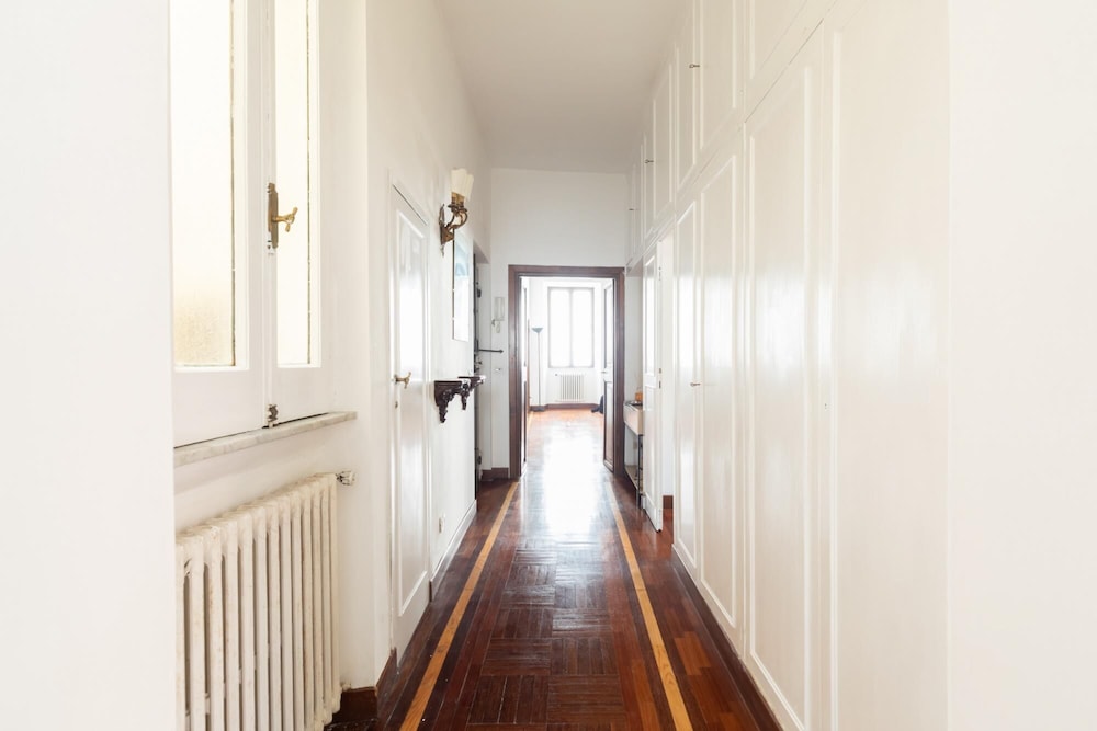 Campo de Fiori Large and Beautiful Apartment