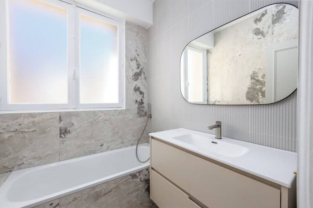 Luxury sea View 3br-2ba With Services in Deauville