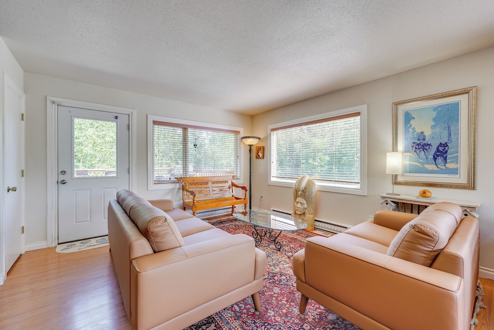 Explore Alaska: Woodsy Home w/ Deck in Palmer