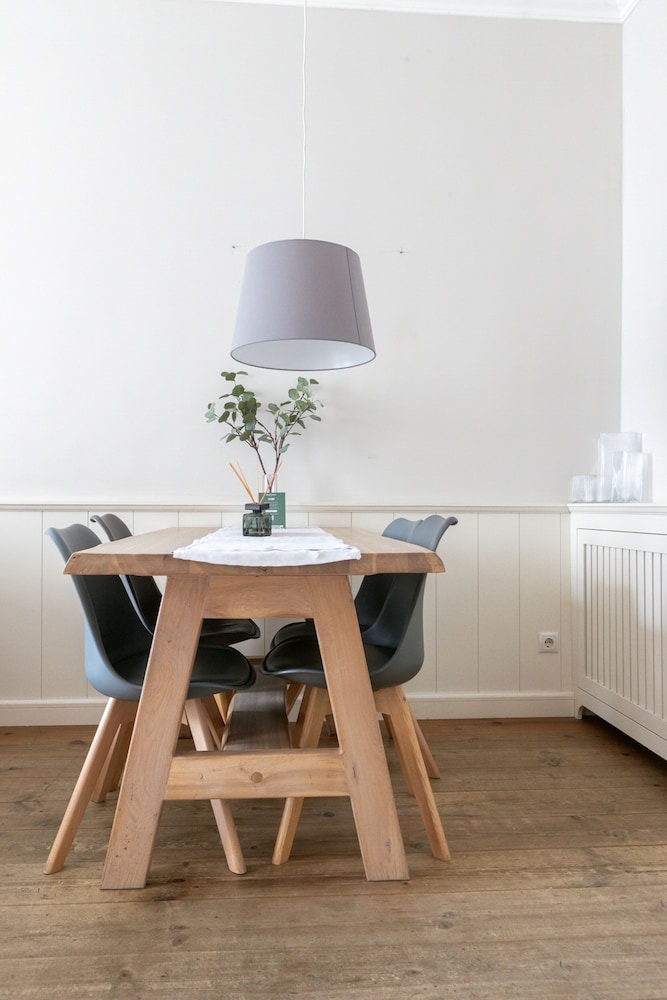 Schoenhouse Avenue by Limehome