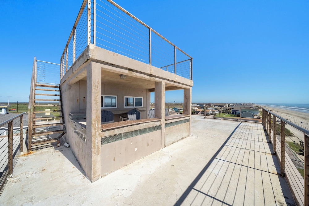 Oceanfront Experience by Ryson Vacation Rentals