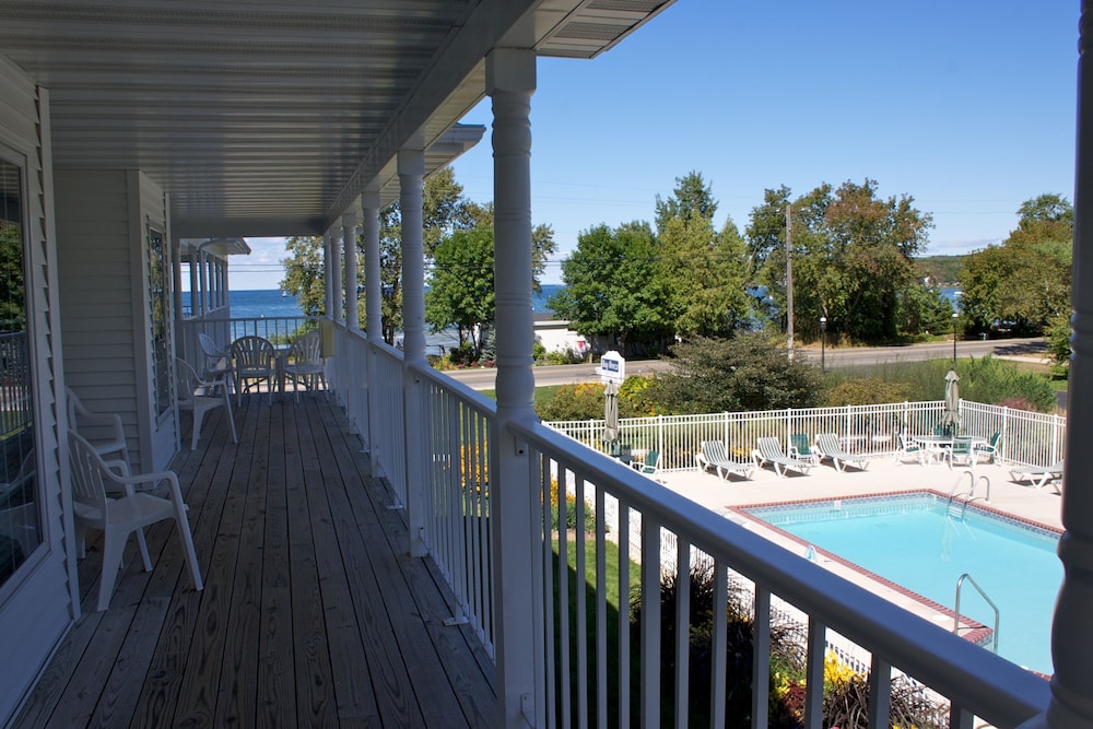 Bay Breeze Resort