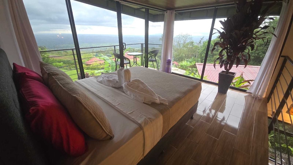 Cabañas Caeli, El Colibri, NEW La Fortuna Rainforest Cabin w Panoramic Views