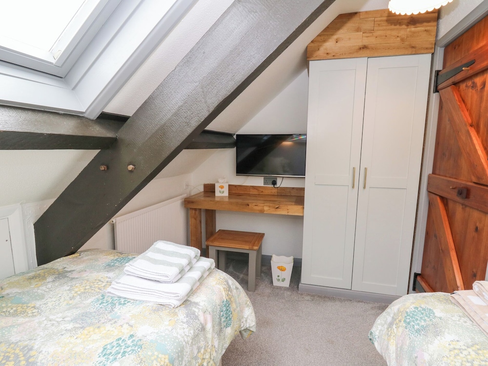 5 The Coach House