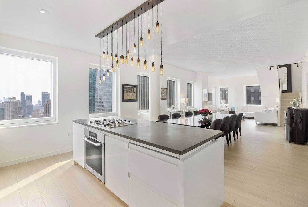 Midtown 5 Bedroom Duplex Luxury Penthouse, 2,500 sq ft, Sleeps 10, Manhattan, VIP Services - Image 1
