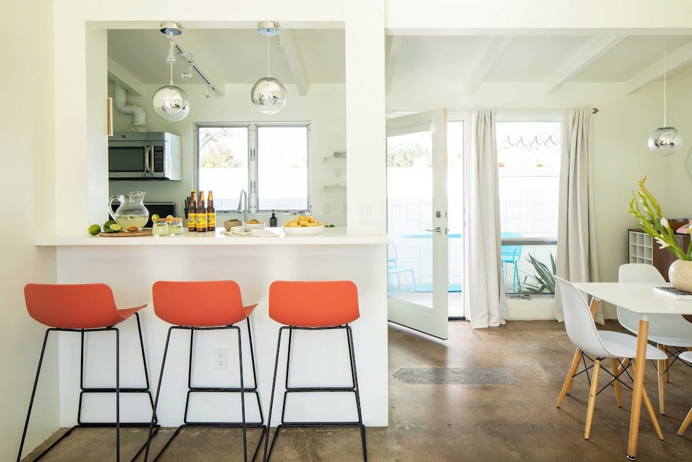 3 Private 1 Bedroom Units at The Wesley! Sleeps 12!