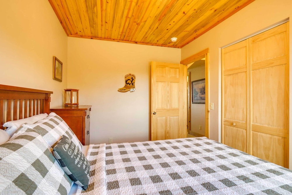 24-0089 Rustic Hartsel Getaway w/ 35-acre Yard view 3