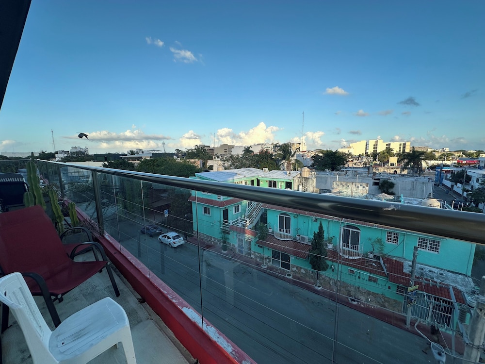 2BR Penthouse with Rooftop Pool