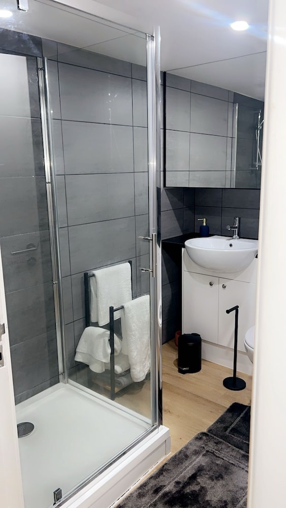 Cozy West Bromwich Apartment by High Street