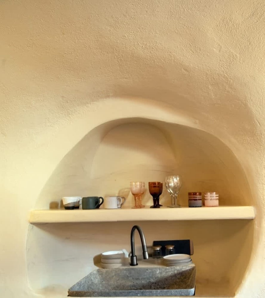 Amphora Aelia Gem - Akrotiri Seaview Getaway
