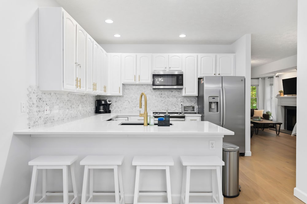 Gorgeous 2BDR Home near Downtown