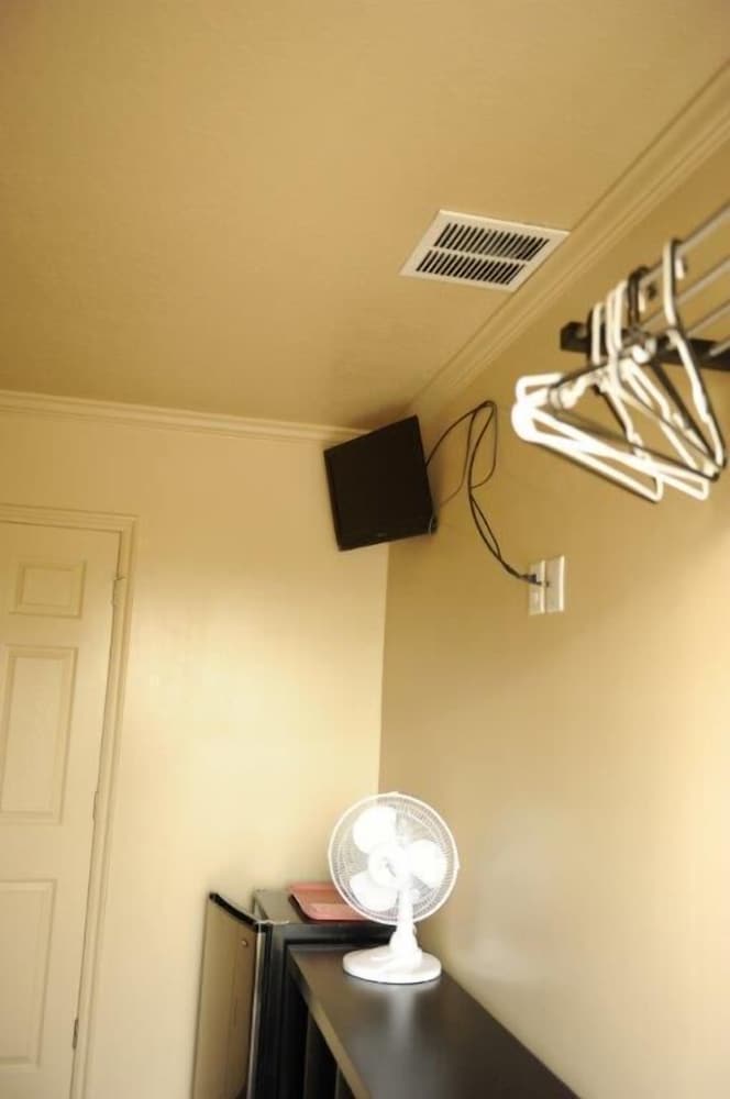 Camelot Inn at Honeyville - Property Image 12