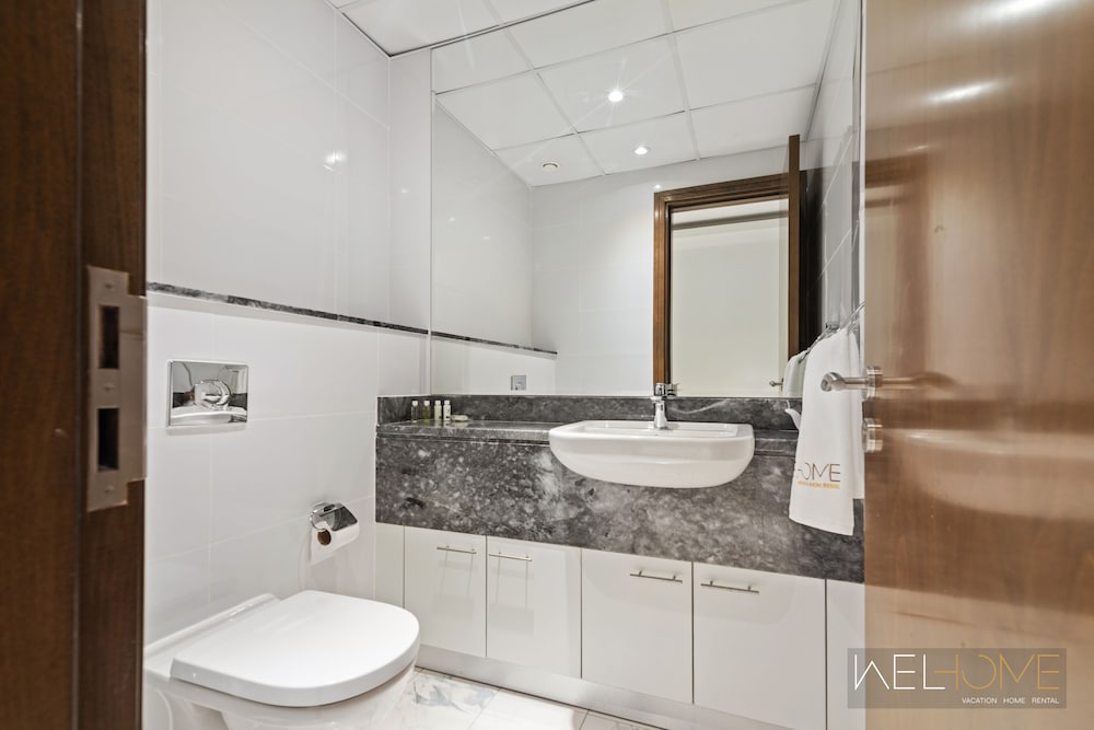 WelHome - 3BR Apt Located Directly on the Dubai Water Canal photo 3