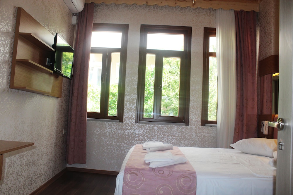 Megaron Hotel - Image 28