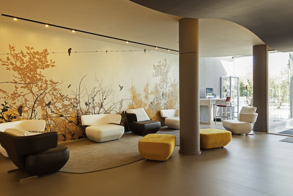 Hotel Novotel Setubal - Image 1