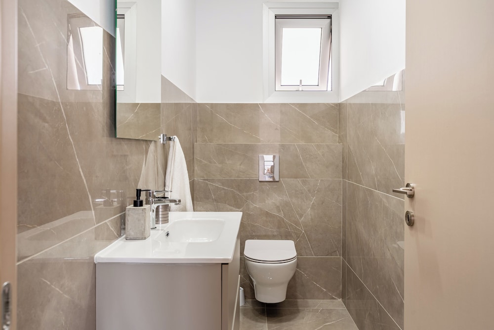 YAMAS Urban Living Platinum 77 Apartments