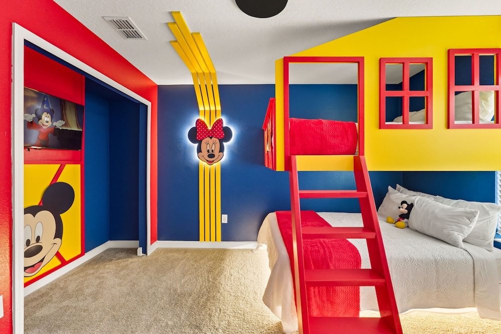 Chic & Fun Family Stay 10 Mins to Disney