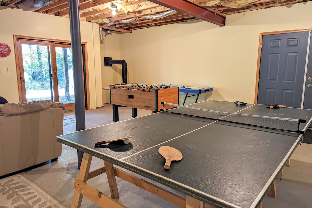 Elk Hollow by Avantstay Lakefront Chalet w Game Room Fire Pit