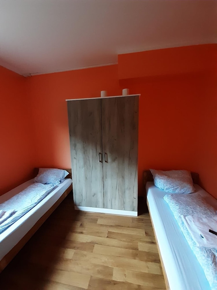 2-Rent Group Hostel Rooms&Apartments TUB19A