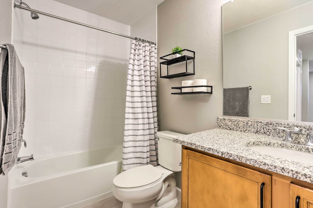 Modern Commerce City Vacation Rental, Near Dia!