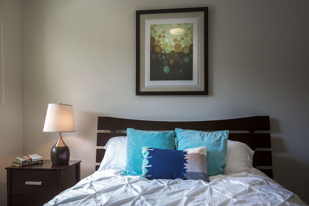 Hollywood 2 - Luxury Family Suite - Image 4