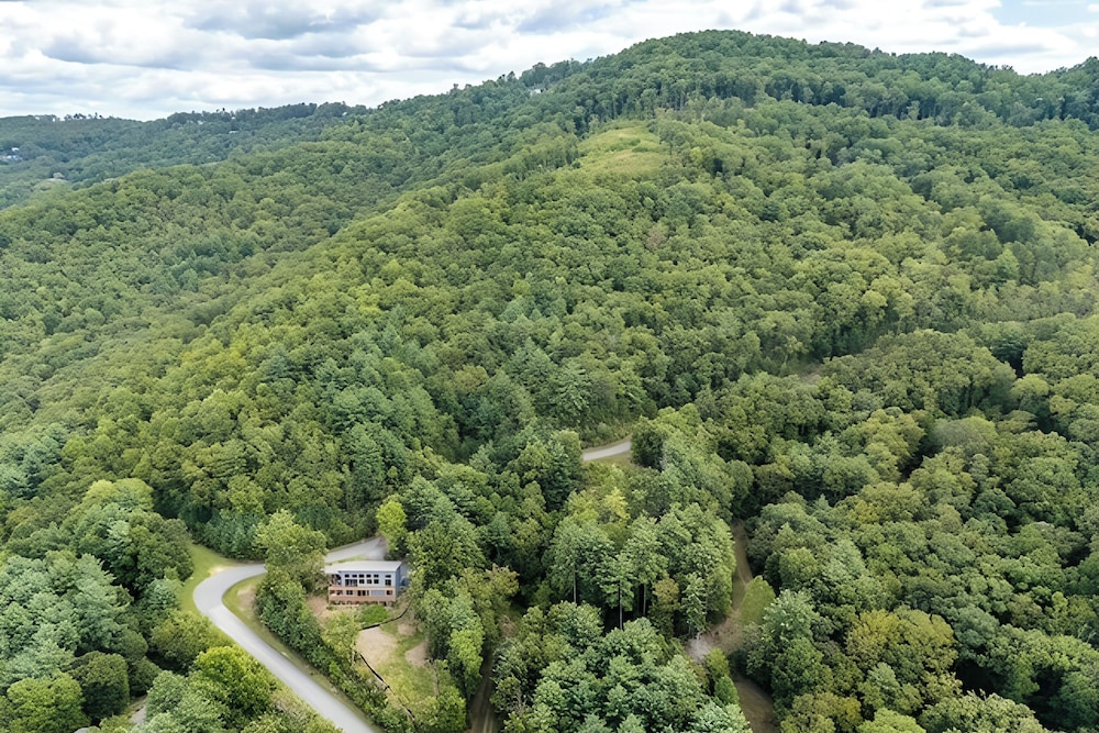 Mtn-view Decks & Fire Pit: Quiet Brasstown Escape