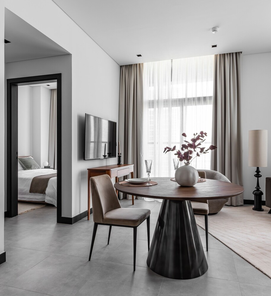 Elegant 1BR at 15 Northside
