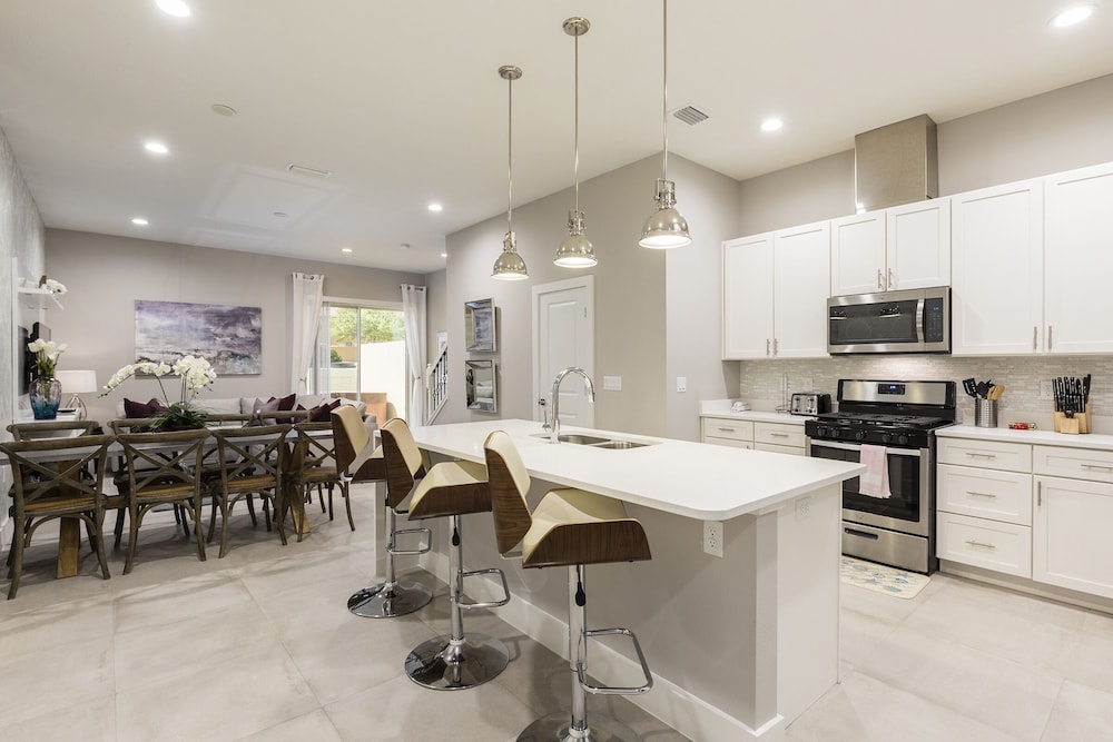 Summerville Vacation Homes by Columbia Management