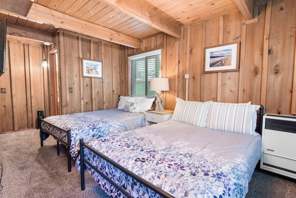 Retro Ski Cabin view 4