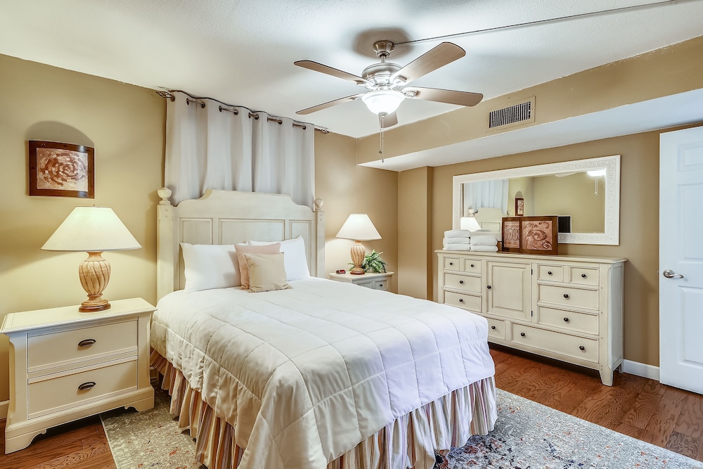 DP 202C Recently renovated 2 bedroom condo near Destin Harbor and amazing views by RedAwning view 5