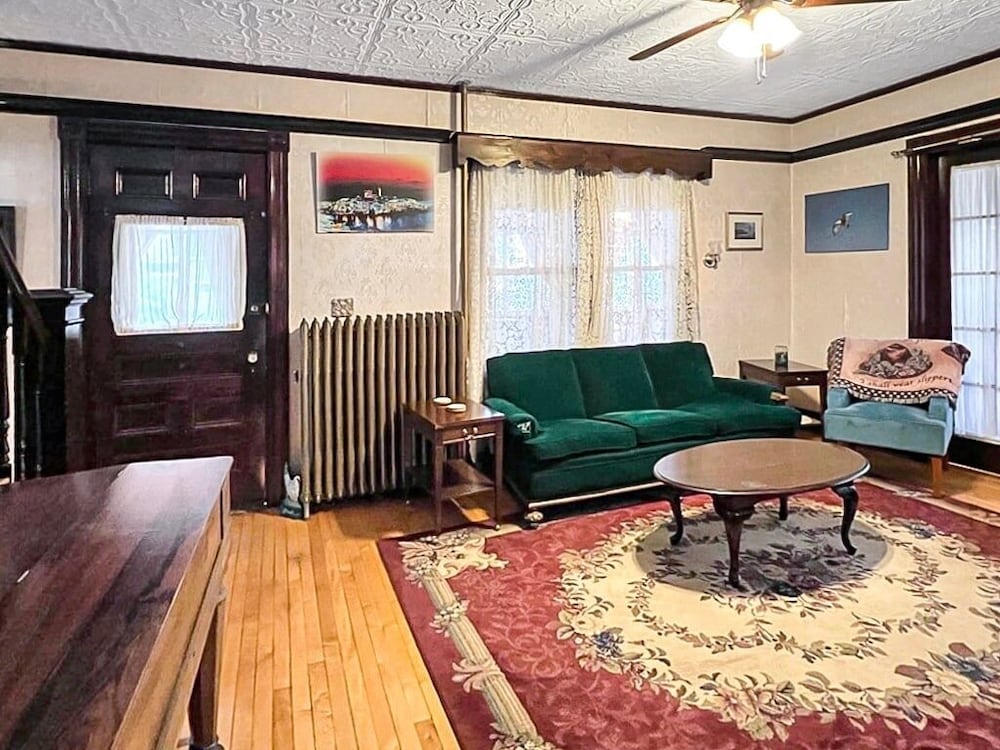 Kurtz Cottage - Y856 Wonderful Home Minutes Away From The Goldenrod And York Beach 4 Bedroom Home by RedAwning view 2