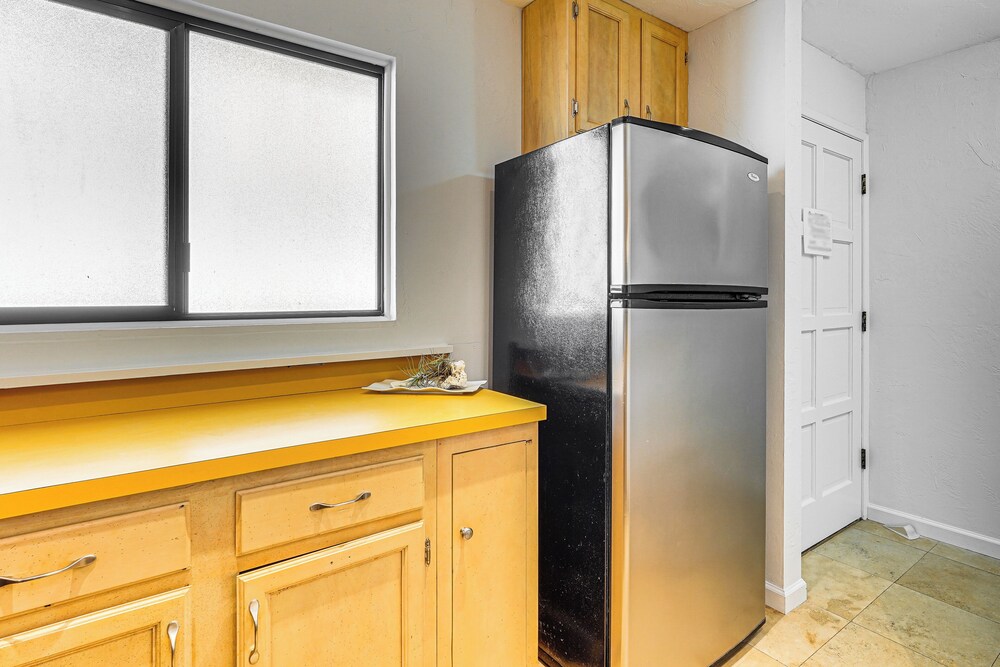 < 1 Mi to Magic Sands Beach: Condo w/ Pool Access!