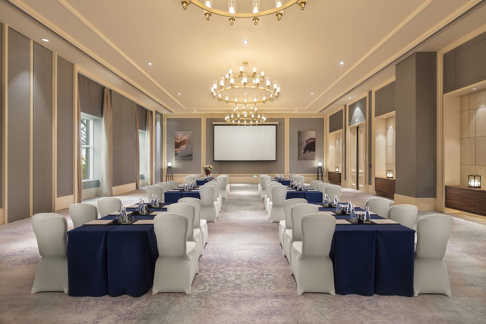 Hilton Dalian Golden Pebble Beach Resort