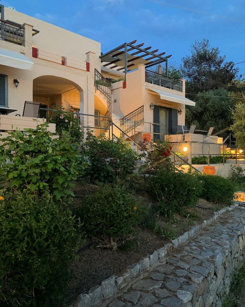 Terpsichori Villa & Apartments