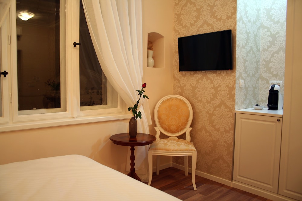 Banica Apartments & Rooms