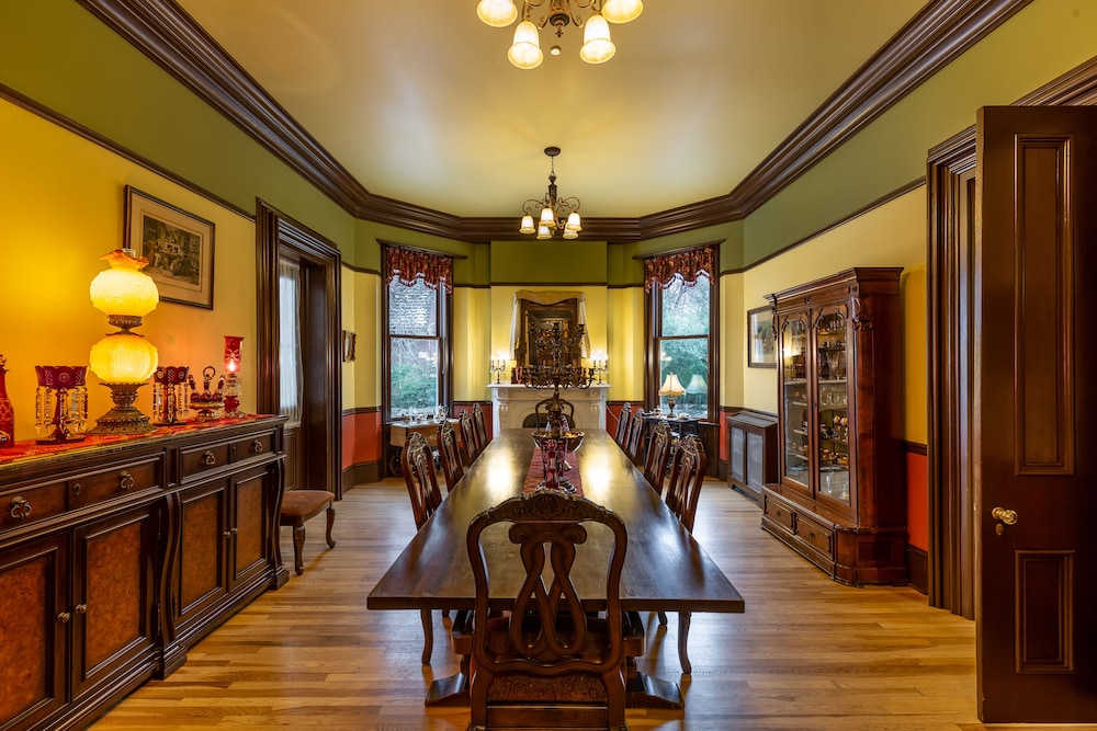 Steele Mansion