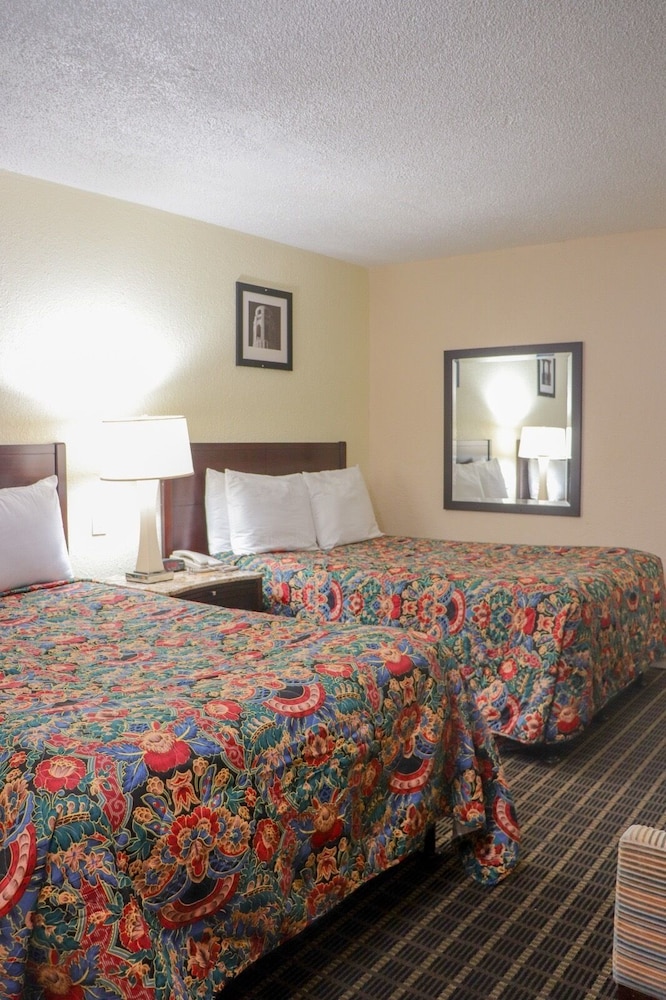 Vallejo Vacations - Motel 7 - Property Image 35
