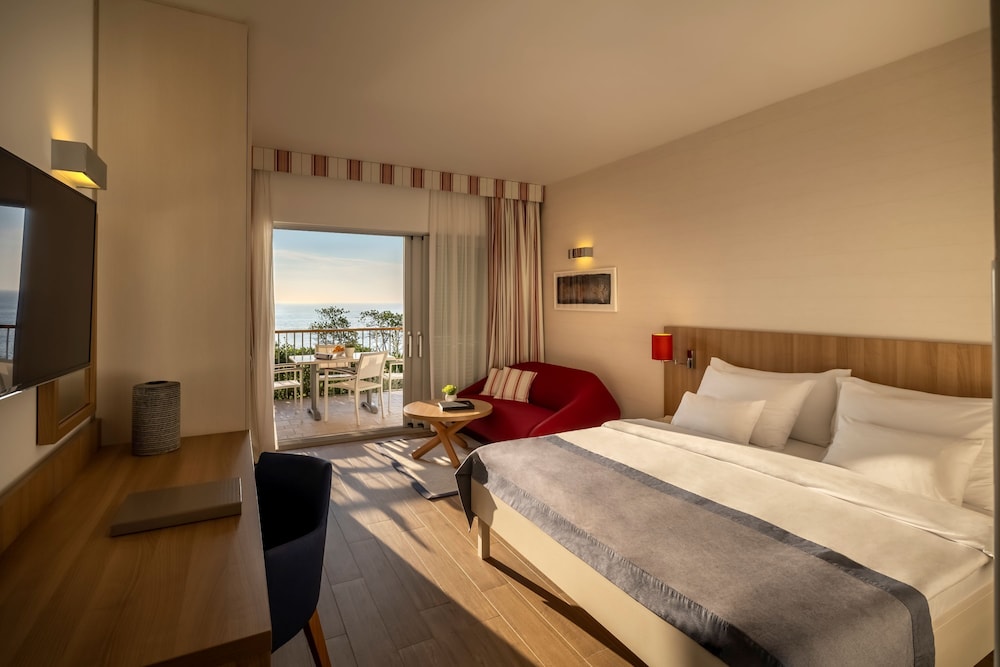 Isabella Island Hotel & Villas