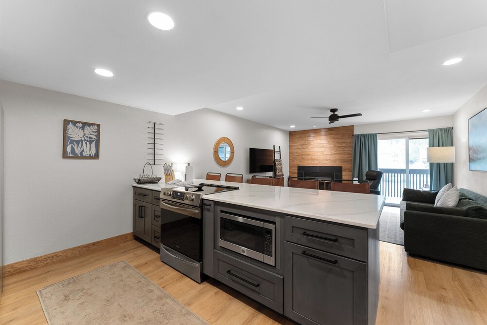 Mountain Side Condominiums 152, Building H
