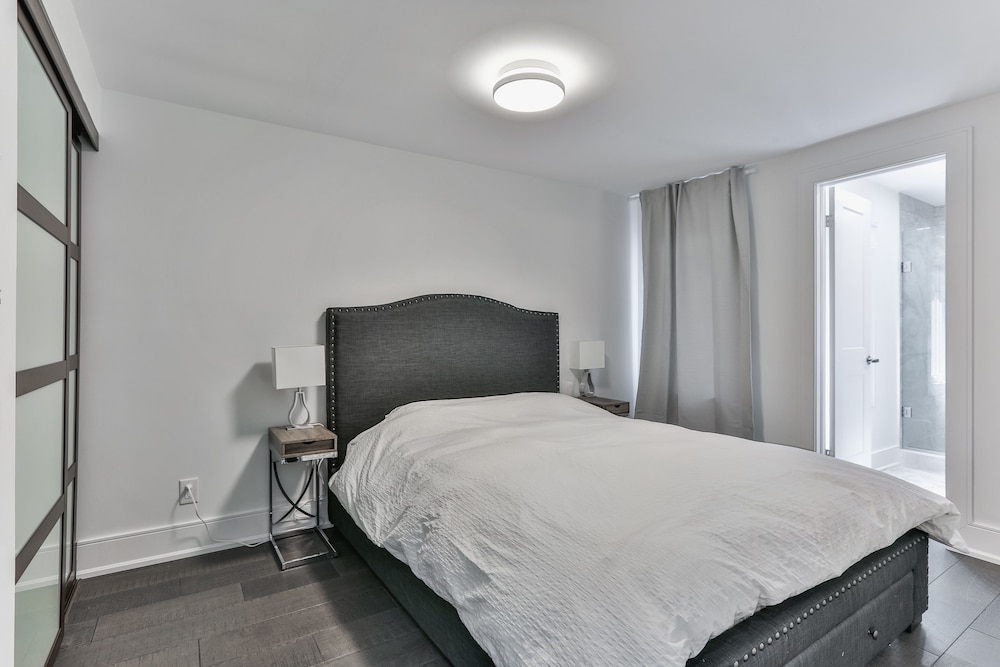 QuickStay - Classy 5brm House in Vaughan