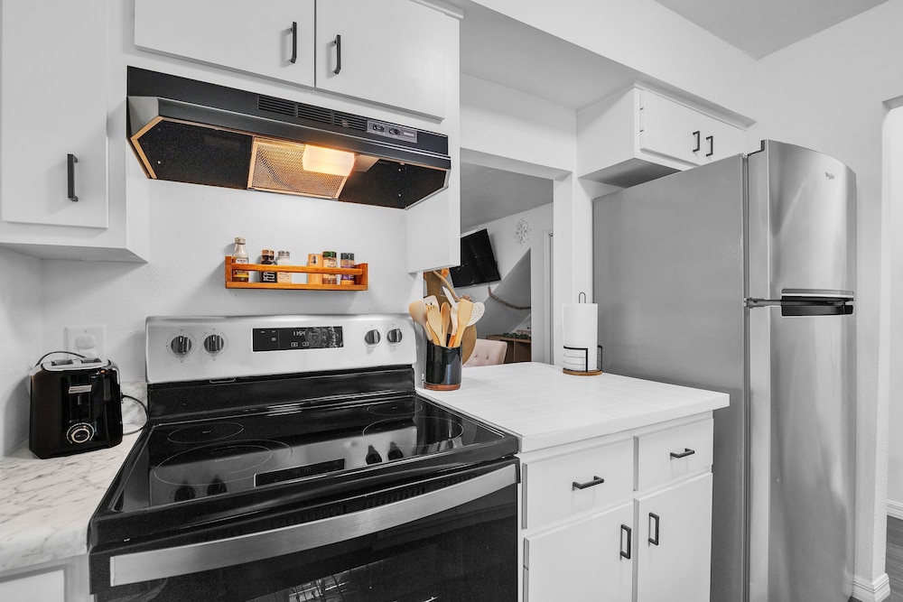 Be Our Guest - Cozy Townhome Near Downtown Ocala 2 Bedroom Townhouse