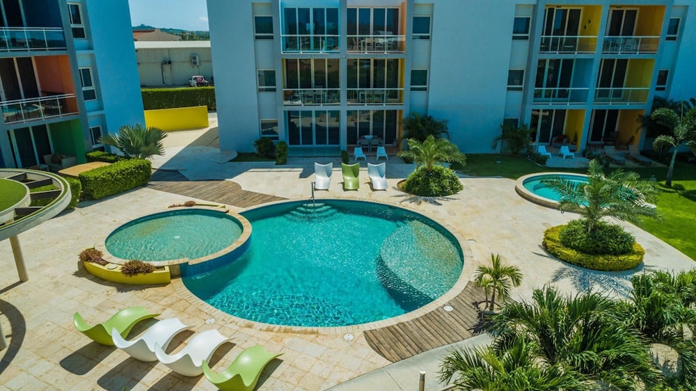 Beautiful Condo w 2BR 2BA Groundfloor Pool Access