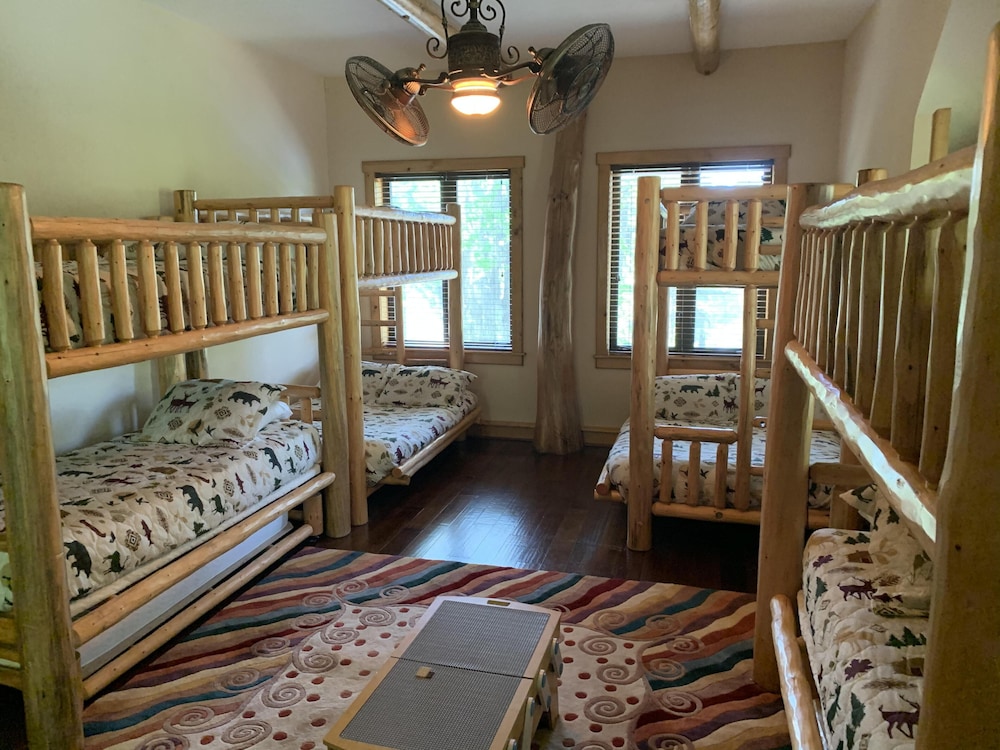 Alligator Alley Six Bedroom House view 3